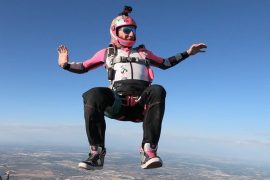 What percentage of skydivers end in death? How many skydive deaths per year?