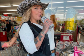 Elle King Bio, Age, Height, Songs, Tattoos, New Album, Wedding, Instagram