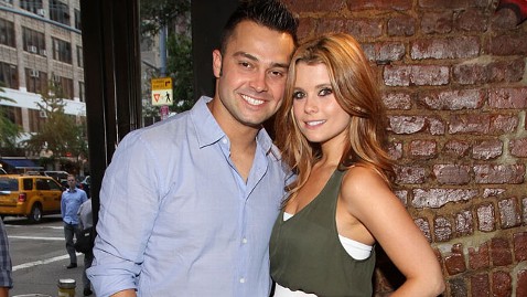 Nick Swisher and JoAnna Garcia Swisher