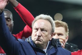 Is Neil Warnock a qualified referee?