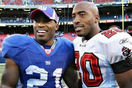 Are Tiki and Ronde Barber identical twins?
