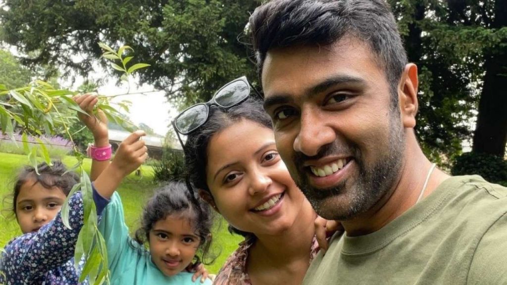 Ravichandran Ashwin and his wife and children