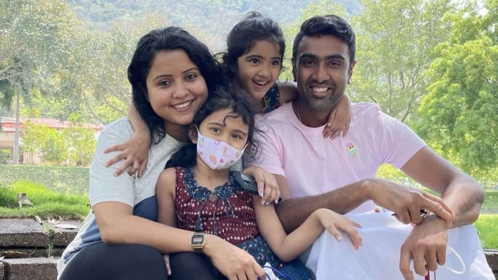 Ravichandran Ashwin and his wife and children