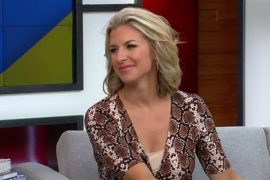 Carolyn Mackenzie Birthday, Net Worth, Gray Hair, Salary, House, Family, Bio