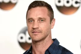 Does Devon Sawa play two characters in Chucky? Is Devon Sawa in Chucky Season 2?