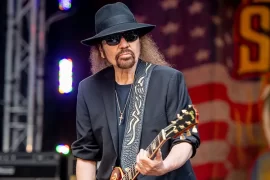 Who died in Lynyrd Skynyrd? Who is the last surviving member of Lynyrd Skynyrd?
