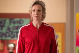 Are Kelly Lynch and Jane Lynch related?