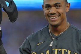 What kind of bat does Julio Rodríguez use? How many hits does Julio Rodríguez have?