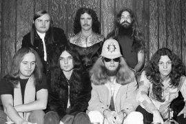 How many members of Lynyrd Skynyrd survived the plane crash? What injuries did Lynyrd Skynyrd get from the plane crash?