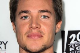 Alexander Dreymon Net Worth: How much is Alexander Dreymon worth?
