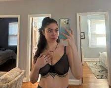 Auli’I Cravalho Relationship: Is Auli’I Cravalho in a relationship?