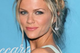 How many kids does Brooklyn Decker have? Does Brooklyn Decker live in Texas?