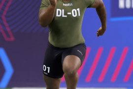 Keeanu Benton High School, College, PFF, 40 Time, NFL Draft Projection