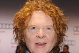 Why did Mick Hullnack retire? When did Simply Red break up?