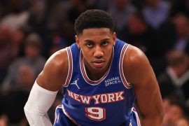 How many points do RJ Barrett average? How many minutes did RJ Barrett play? What college did RJ Barrett play?