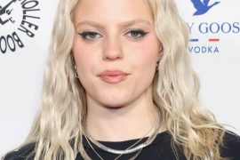 Reneé Rapp Bio; Movies and TV Shows, Songs, Genre, Weight, Education, Videos, Instagram, Twitter, Tiktok