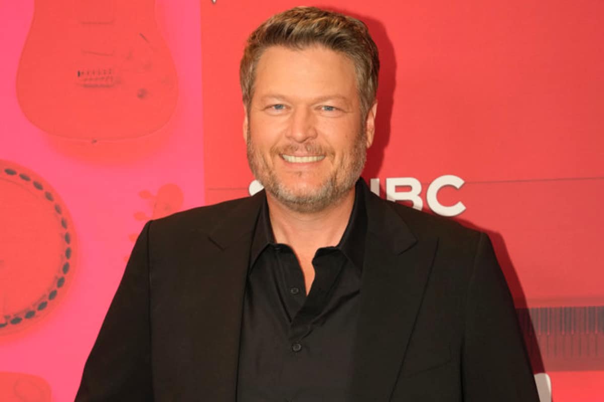What is the story between Gwen Stefani and Blake Shelton? Who was not invited to Blake Shelton’s wedding?