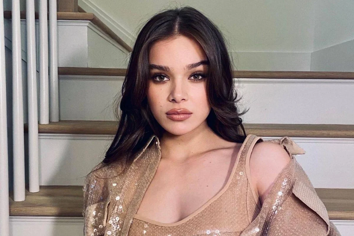How Many Singles Does Hailee Steinfeld Have? Is Hailee Steinfeld Half?