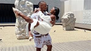 How did Simone Biles and Jonathan Owens meet?