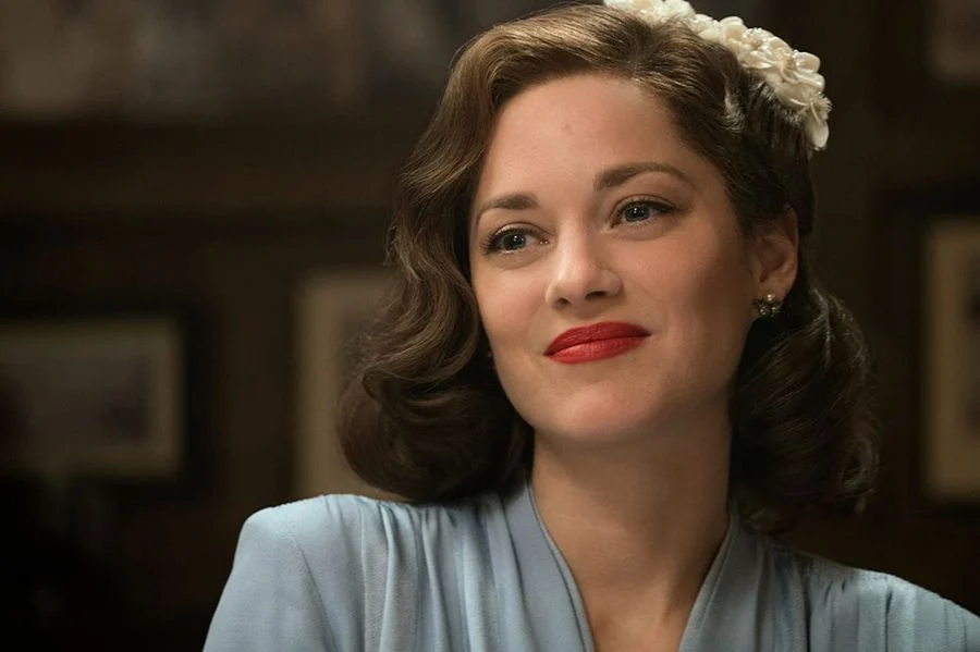 Did Johnny Depp date Marion Cotillard? Did Marion Cotillard have a baby with Brad Pitt?