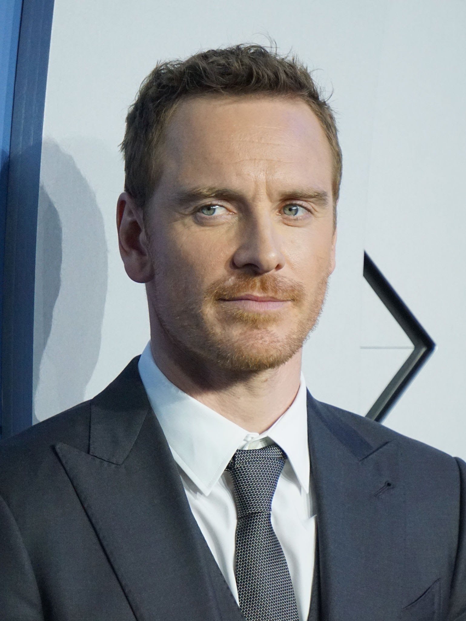 Does Michael Fassbender have social media? Where does Michael Fassbender live?