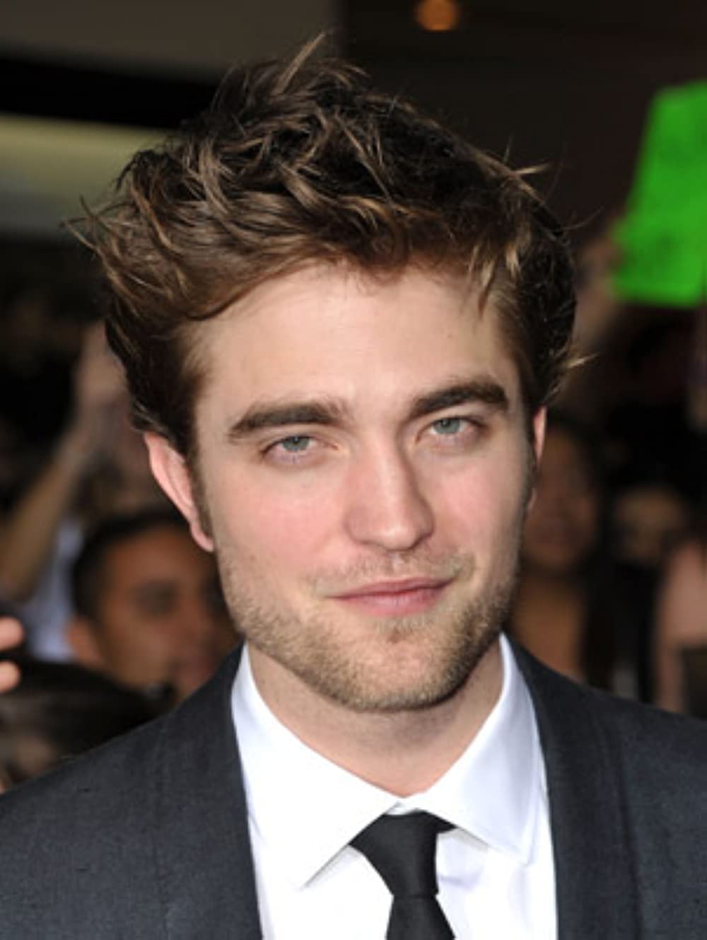 Does Robert Pattinson have Instagram? Why is Robert Pattinson so rich?