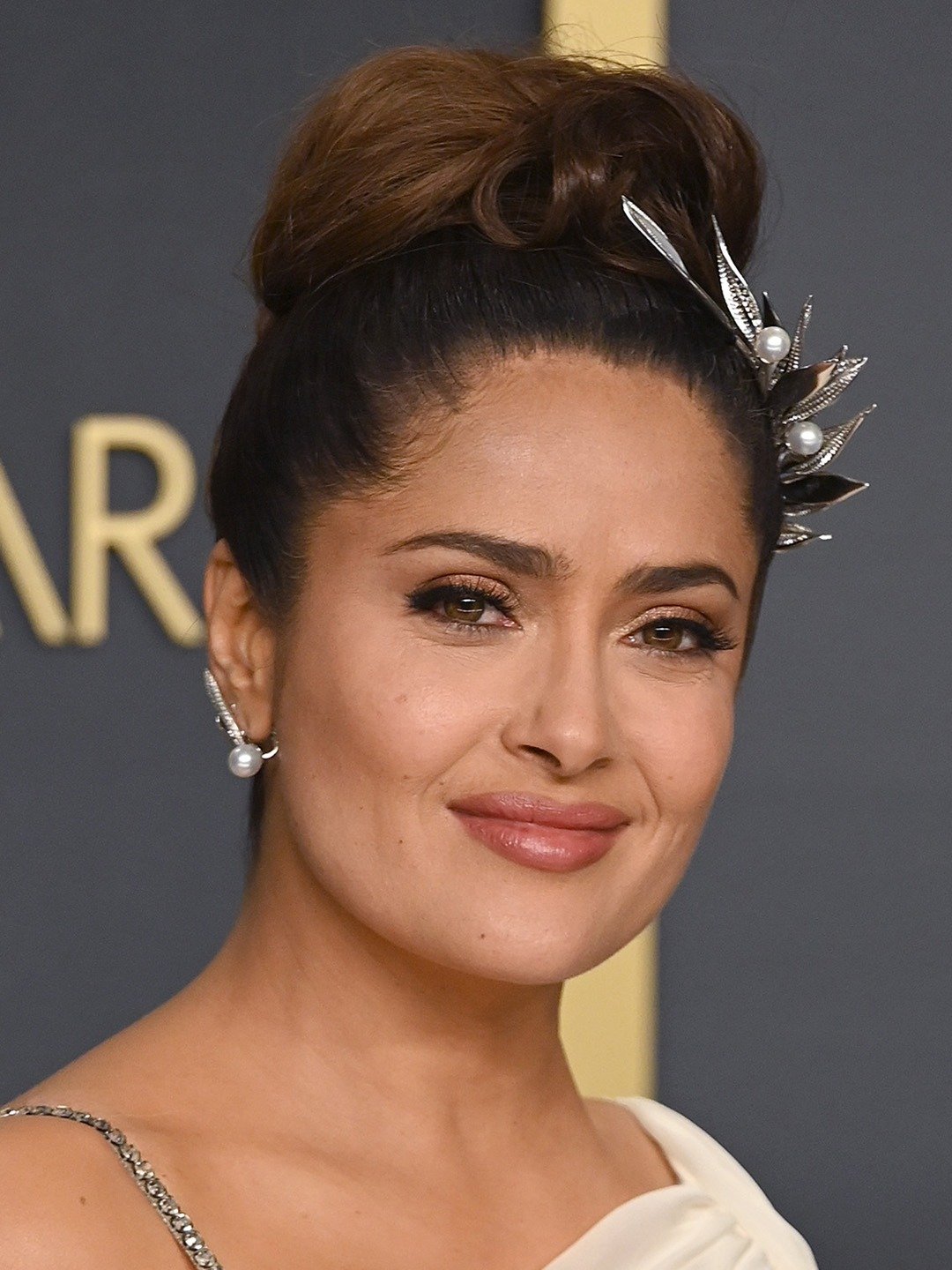 What are 2 interesting facts about Salma Hayek? What are 3 facts about Salma Hayek?