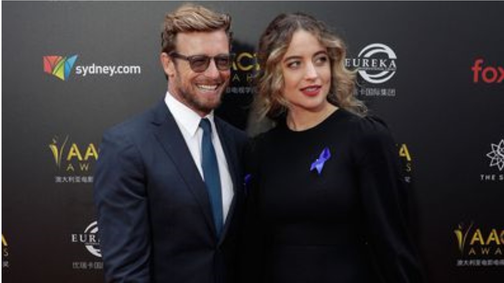 How did Simon Baker meet his wife? Who is Simon Baker's daughter? - ABTC