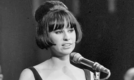 How many languages did Astrud Gilberto speak?