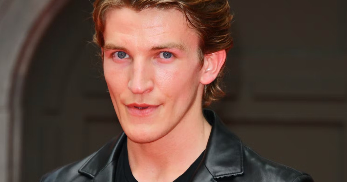 Is Ewan Mitchell returning to World on Fire?