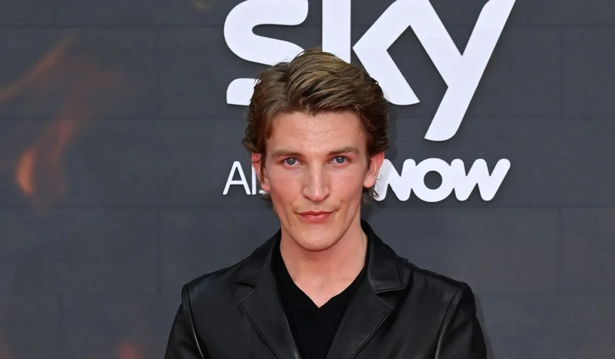 Ewan Mitchell Chin, Movies and TV Shows, Wikipedia, Instagram, Interview