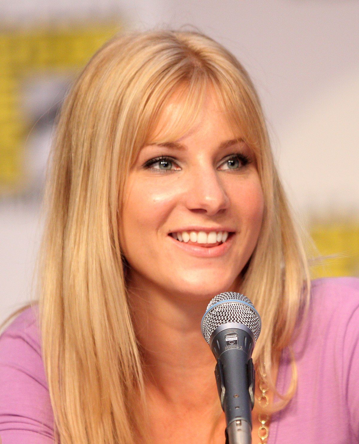 What nationality is Heather Morris? How many kids does Heather Morris have?