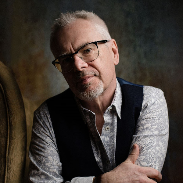 Where was Kershaw born? Who is Nik Kershaws sister?