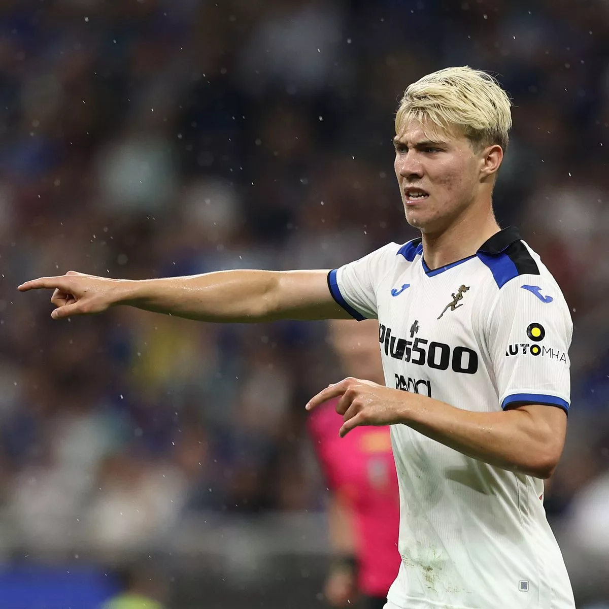 How old is Rasmus Højlund? Where is Rasmus Højlund from?