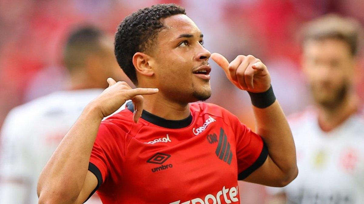Vitor Roque Girlfriend: Is Vitor Roque In A Relationship?