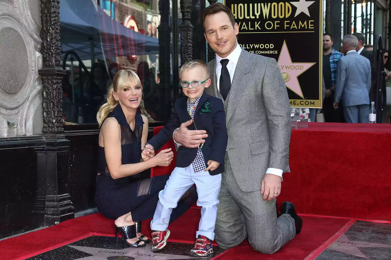 Who does Anna Farris have a kid with? How did Anna Faris meet her husband?