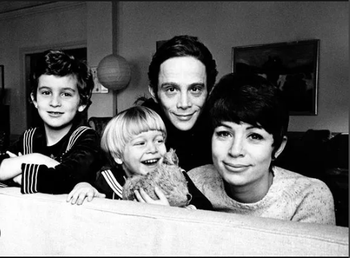 Joel Grey wife: Is Joel Grey still married?