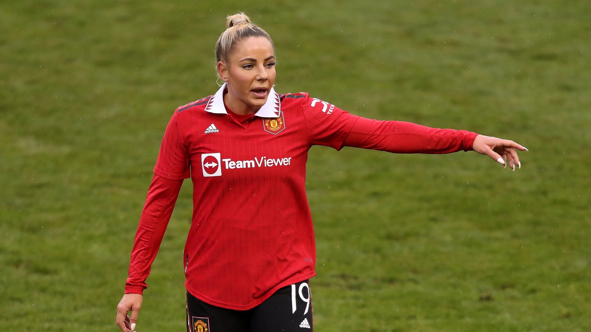 Adriana Leon Manchester United, Ethnic Background, Twitter, Stats
