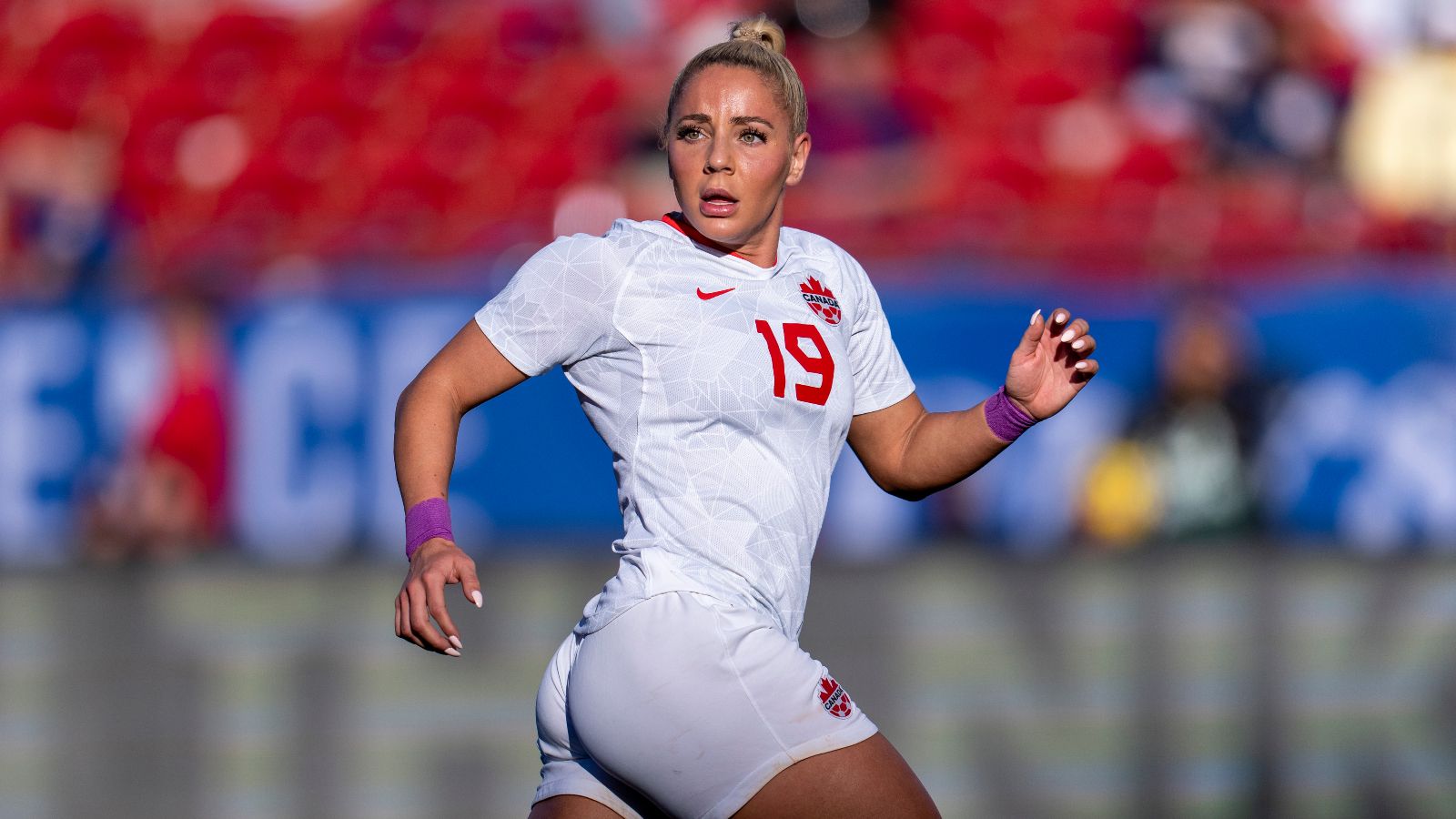 What team does Adriana Leon play for? When did Adriana Leon start playing soccer?