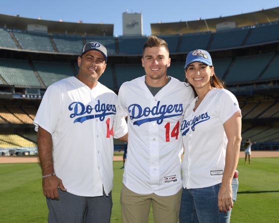 Enrique Hernández Parents: Meet Enrique Hernández Sr., Monica Gonzalez