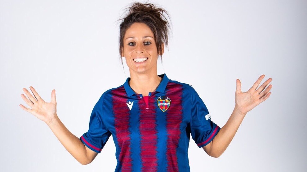 Esther González Position, Instagram, Teams Played, Age, Nationality