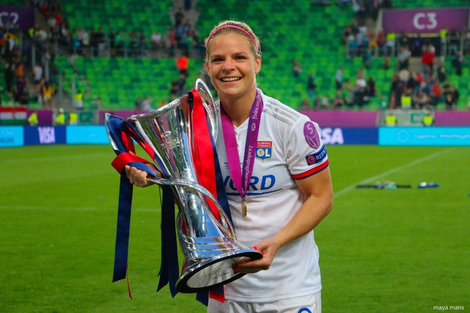 Eugénie Le Sommer Position, Stats, Partner, Twitter, Nationality, Weight