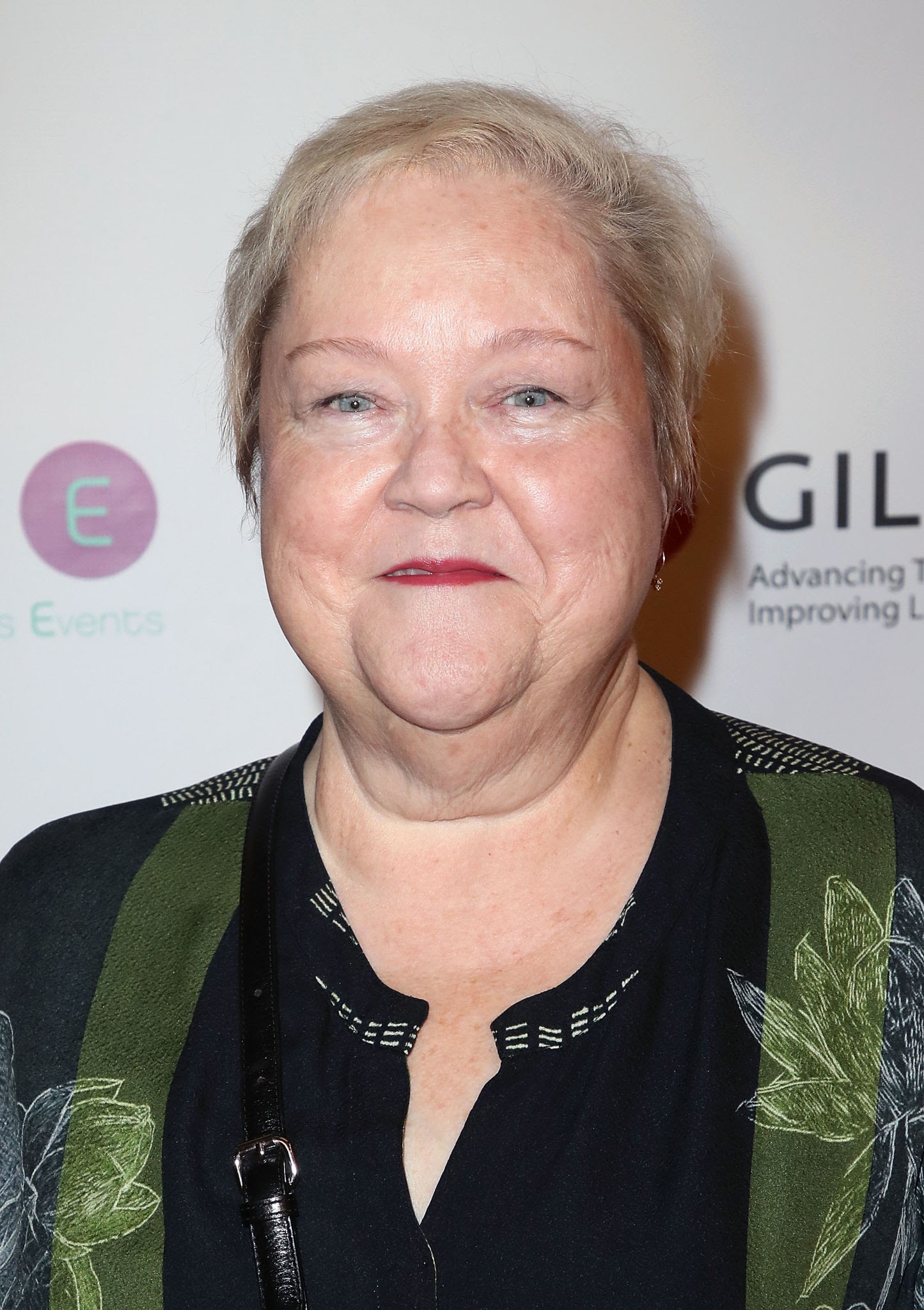 Does kathy kinney have a daughter? Is kathy kinney still alive?