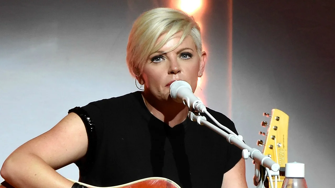Natalie Maines Age, Height, Songs, Music Groups, Education, Family