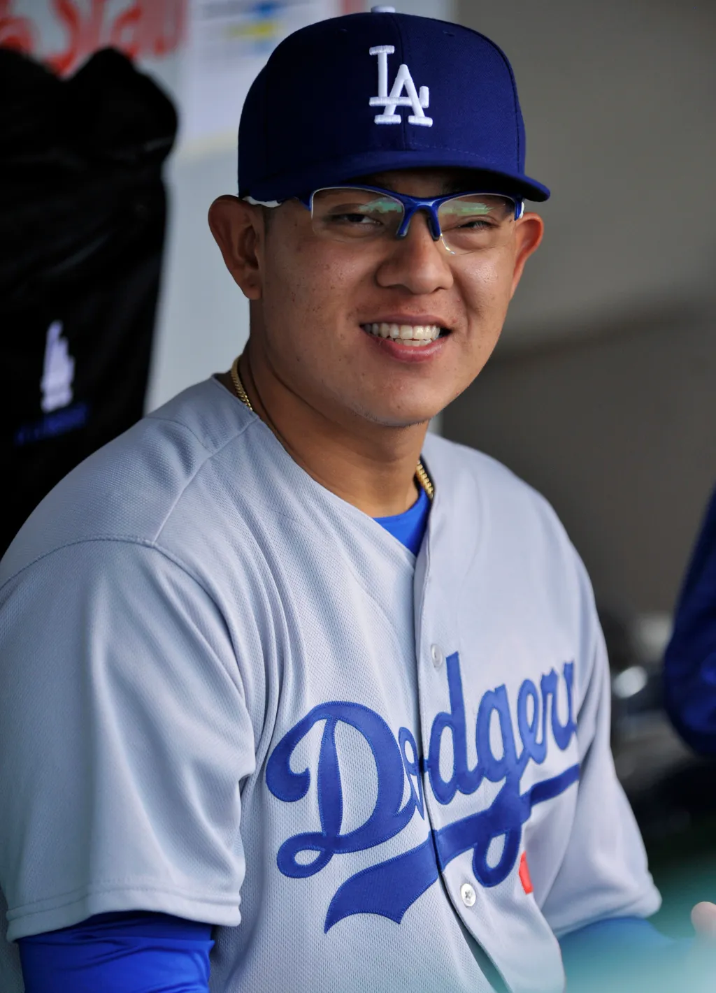 Julio Urías Stats, Contract, Jersey, Height, Eye, Injury, Age