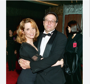 Is Lea Thompson still married to Howard Deutch?