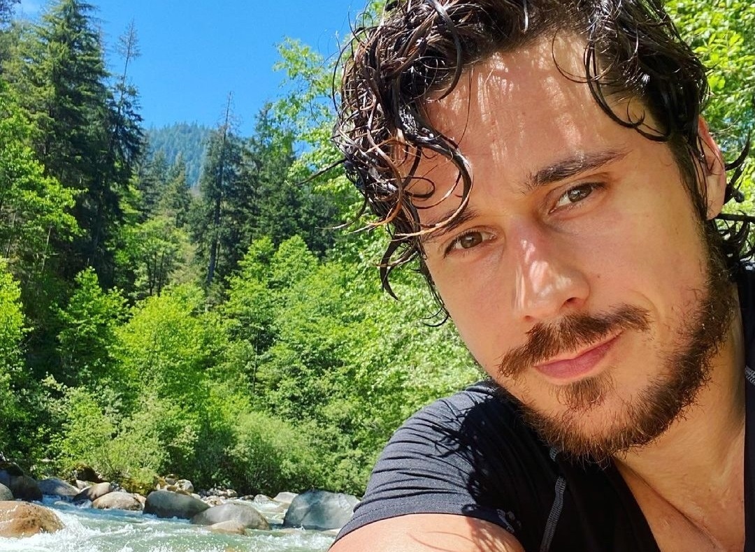 Peter Gadiot wife: Is Peter Gadiot married?