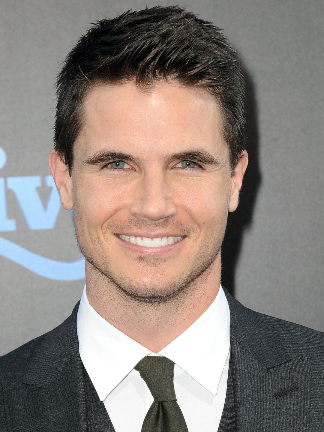 Robbie Amell Net Worth: How rich is Robbie Amell?