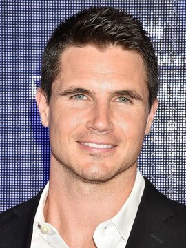 Robbie Amell Age, Height, Movies and TV Shows, Education, Family