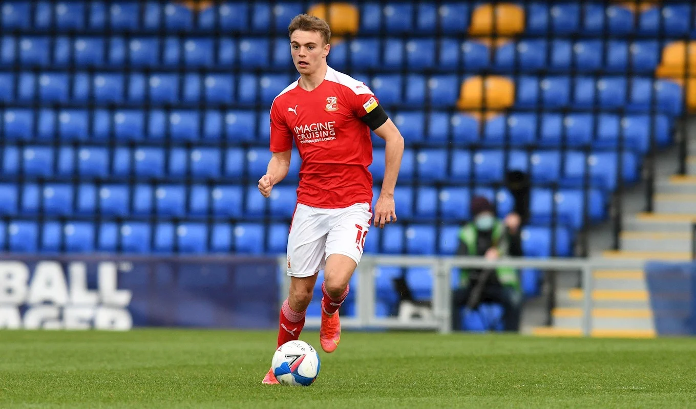 Is Scott Twine left footed? What position does Scott Twine play?